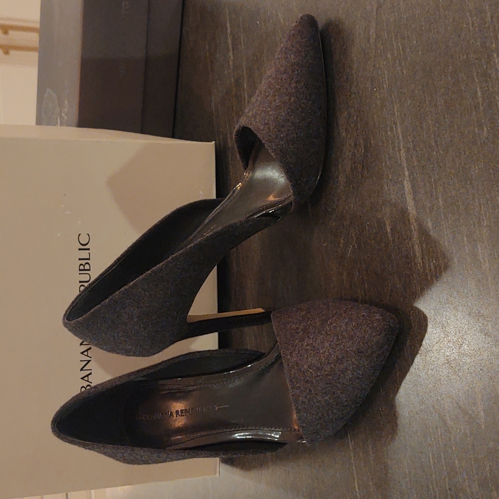 Banana Republic Charcoal Wool pumps